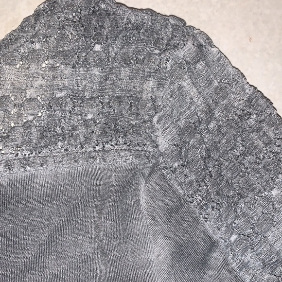 Mudd Girls gray shirt sleeve top with cutout in back. Girls size 7/8 - Picture 6 of 6